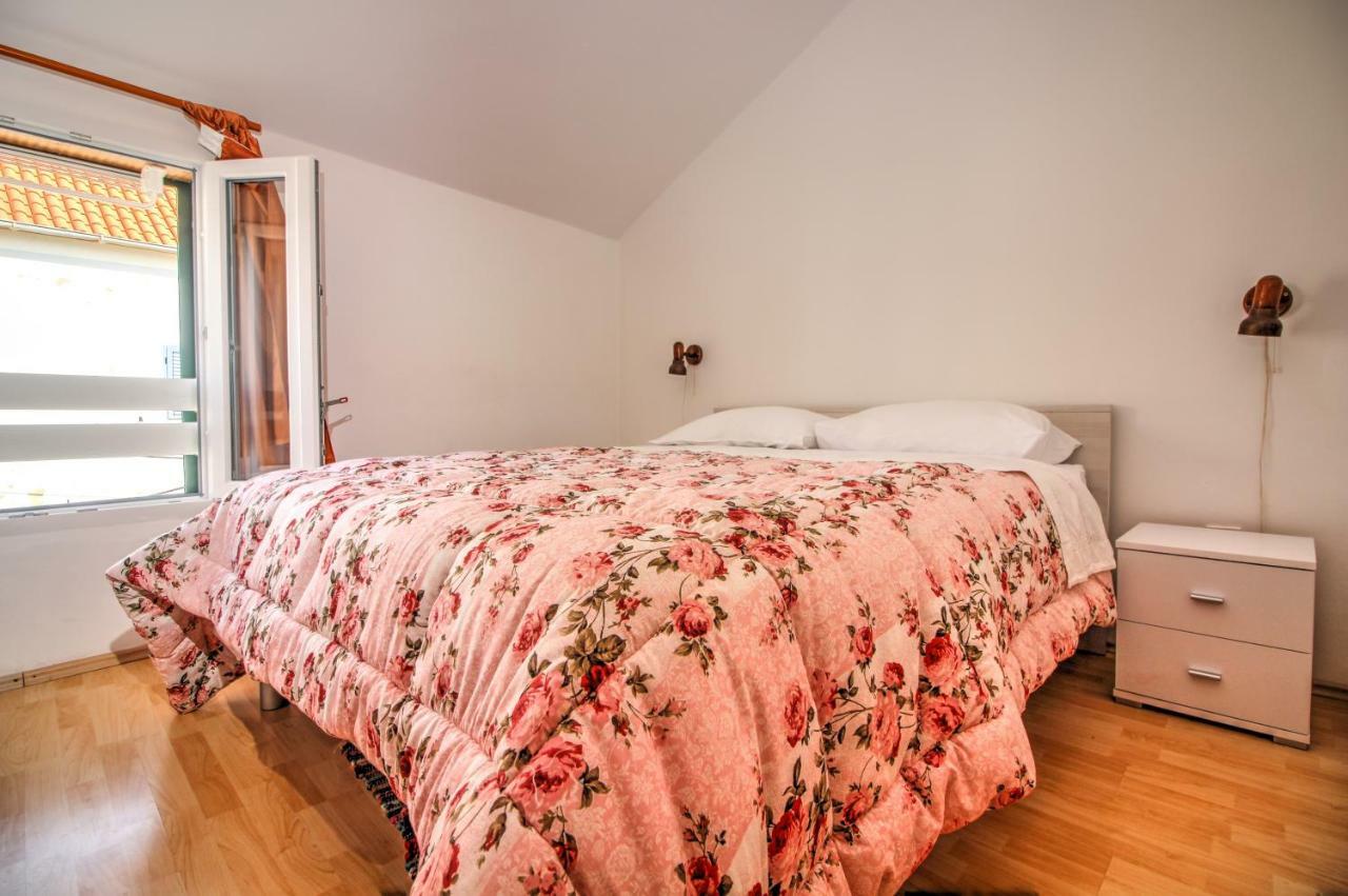 Apartmani Toni Poce Primosten Bagian luar foto